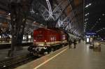 112 708-3 der Eisenbahn Logistik Leipzig GmbH am Abend im Hbf Leipzig mit einem (Sonderzug zum Weihnachtsmarkt nach Freiberg)01.12.2012