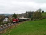 Am 28.04.13 fuhr die 112 565 der PRESS auf der Erzgebirgischen Aussichtsbahn. Hier zusehen hinter Raschau.