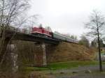 Am 28.04.13 fuhr die 112 565 der PRESS auf der Erzgebirgischen Aussichtsbahn. Hier zusehen bei der Ausfahrt in Schlettau.