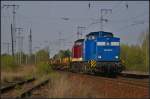 PRESS 204 009-9 + LEG 202 425 + Skks in Berlin Wuhlheide, 24.04.2015
<br><br>
Mit einem Langschienentransport kam die 204 009 (202 439-6) und die 202 425 (203 220-9) als ungleiches Gespann durchgefahren. Standort ist der öffentlich zugängliche Bereich am alten Bü. Die Schienen links sind bis auf den sichtbaren Rest zurückgebaut.