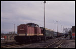 Salzwedel 10.4.1994: DR 202542 vor einer Vielzahl von Reichsbahn Wagen