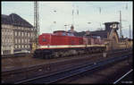 114513 fährt zusammen mit zweiter Lok 112676 am 21.11.1990 durch den HBF Erfurt.
