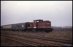 202406 ist hier in Staßfurt mit dem P 6243 am 21.3.1992 auf dem Weg nach Güsten abgefahren.