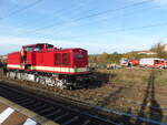 MaS 112 481-1 wartet am 30.10.2021 in Neudietendorf. auf die Bespannung des D 79648 nach Eisenach. Die FF Neudietendorf sorgte derweil für Frischwasser für die DLW 50 3501 und für die 35 1097-1.