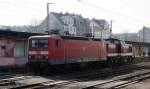 Am 29.03.2011 wartet 143 806-8 mit 202 646-6 der Erzgebirgsbahn auf eine Rangierfahrt im Chemnitzer-Hbf..