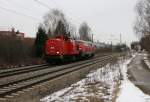 Am 23.02.12 holte die WFL 202 453-7 die z-gestellte 225 094-2 aus Mühldorf ab, hier in Poing auf dem Weg Richtung München.