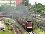 WFL 202 483-4 (NVR: 98 80 3202 483-4 D-WFL) am 08.05.2014 mit einem Gleisbauzug und enorm mächtiger Dieselfahne im Lübecker Hbf unterwegs...