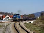 Die 203 102  mit einem Güterzug am 01.04.2017 bei der Ausfahrt aus dem Deggendorfer Hbf.