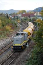 203 507-9 zieht am 06.10.07 den leeren Josera-Zug in Richtung Crailsheim, hier kurz vor dem Aalener Bahnhof.