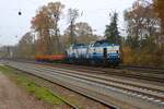 D&D Eisenbahngesellschaft mbH 203 110-2 und 203 130-0 mit zwei Flachwagen in Kahl am Main am 08.11.25