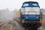 Einfahrt eines Leerzuges mit der Lok 203 214 -2 der Nordbayerischen Eisenbahn bei Frhnebel am 11.11.2010.