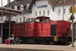 Langes Warten oder falscher Zug? 203 115-1 der Eisenbahnbetriebsgesellschaft Mittelrhein GmbH EBM Cargo GmbH, Gummersbach mit Schotterwagen fr Gleisbauarbeiten zwischen Dlmen und Marl-Sinsen im