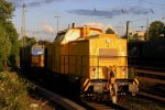 203 005-4 und eine Class 66 DE6309 von DLC Railways stehen an der Laderampe in Aachen-West bei der Abendsonne am 16.5.2012.
