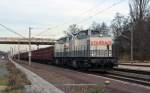 Zwei V 100 der Strabag schleppen am 17.12.13 einen Ganzzug Hochbordwagen durch Wolfen Richtung Bitterfeld.