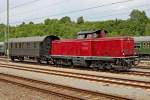 Die NeSa Lok V100  2335 zieht am 4.6.2014 ganz kurz den historischen DRG Bci Wagen 36 652 Stuttgart aus dem Jahre 1929 aus dem BW Rottweil ans Tageslicht um ihn alsbald wieder dahin