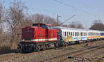 Lokomotive 203 843-8 am 24.02.2021 mit Reisezugwagen in Duisburg.