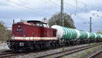 CLR - Cargo Logistik Rail-Service GmbH, Barleben-Ebendorf  mit ihrer  202 327-3  [NVR-Nummer: 92 80 1203 227-4 D-CLR] und einem Kesselwagenzug am 02.05.23 Vorbeifahrt Bahnhof Magdeburg Neustadt.
