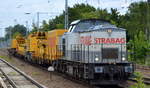 STRABAG Rail GmbH mit  203 166-4  [NVR-Nummer: 92 80 1203 166-4 D-STRA] und ihre beiden Gleisbauschienenkrane KRC 910   ELBE  + KRC 1200  DONAU  und deren Schutzwagen am Haken am 14.08.18 Berlin-Hirschgarten.