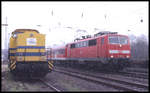 Am  6.3.2004 parkte die Lok 2 von Martin Rose ex TLG im Bahnhof Hasbergen. Hier wird sie gerade von dem nach Münster ausfahrenden Regionalzug mit 111122 um 11.22 Uhr passiert.