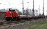 WFL Lok 22 - 203 114-4 mit Schwellen am 18.03.2019 nach Anklam.