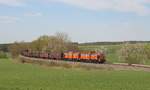 Schrottzug der SWT mit Doppel-V100 unterwegs vom Stahlwerk Unterwellenborn/Könitz nach Cheb. Aufgenommen am 27.04.2020 bei Bernsgrün nahe Mehltheuer