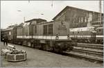 In den Tiefen meines Archivs gefunden: Das Analogbild zeigt die DR 112 524-4, die mit einem Personenzug in Schwerin auf die Abfahrt wartet.