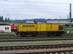 203 737 (92 80 1203 136-7) der SC Rail Leasing Europe wartet am 13.5.2009 in Saalfeld auf Ausfahrt. Im Hintergrund die abgestellte 204 607-6.