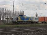 Die V 1702 der MWB am 02.04.2010 mit einem Containerzug in Regensburg Ost Rbf.