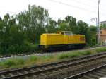 203 305-8 der DB Netz Instandhaltung durchfhrt den Elmshorner Bahnhof. 1. Juli 2010