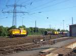 MEG Nr.5 ex 106 und 203 305-8 in Bhlen/Lippendorf 21.08.2010 (Foto durch den Zaun)