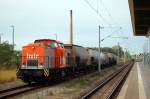 V160.4 (203 109-4) von der hvle mit einem Kesselzug von Premnitz nach Wustermark bei der durchfahrt durch Rathenow. 27.10.2010