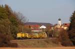 203 307 mit zwei Stopfmaschinen und einer Schotterprofiliermaschine am 02.04.2011 bei Krappenhofen