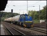 V 2104 der MWB durchfhrt Kln West mit einem Kesselwagenzug (02.08.2011)