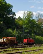   Die 203 115-1 der Eisenbahnbetriebsgesellschaft Mittelrhein GmbH EBM Cargo GmbH, Gummersbach (NVR-Nummer: 92 80 1203 115-1 D-EBM) hat am 13.05.2012 die leeren Schotter-Kieswagen (Facns 141) wieder
