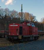 
Die 203 007-0 (92 80 1203 007-0 D-BOEG) der BEG - Bocholter Eisenbahngesellschaft mbH (ex DR 110 718-4, ex DR 112 718-2, ex DB 202 718-3, ex 203 006-2), ist am 25.11.2012 in Betzdorf/Sieg abgestellt.

Die DR V 100.1 wurde im Oktober 1974 von LEW (VEB Lokomotivbau Elektrotechnische Werke „Hans Beimler“ Hennigsdorf) unter der Fabriknummer 14419 gebaut und als 110 718-4 an die DR ausgeliefert. Der Umbau in 112 718-2 erfolgte 1986 und 1994 wurde sie dann in DR 202 718-3 umgezeichnet und so auch 1994 in die DB übernommen. Die z-Stellung und Ausmusterung bei der DB erfolgte dann 1998 und ging ans Schienenfahrzeugzentrum Stendal der DB Regio AG.

Im SFZ - Schienenfahrzeugzentrum Stendal wurde sie dann 2002 unter der Fabriknummer 05-06-2002 rekonstruiert, dabei bekam sie einen neuen MTU Dieselmotor vom Typ 12V 4000 R10. Bis 2011 hatte sie dann mehre Eigentümer und Untervermietungsstationen, wobei sie 2007 die neue NVR-Nummer 92 80 1203 007-0 D-DPR bekam, aber noch die Betrieberbezeichnung 203 006-2 trug. Im April 2011 kam sie dann zur BEG - Bocholter Eisenbahngesellschaft mbH, wodurch sie die neue NVR-Nummer 92 80 1203 007-0 D-BOEG bekam, die BEG bezeichnet sie nun auch als 203 007-0. Im Jahr 2013 ging die Lok an die Oak Capital Locolease GmbH (ab 2016 European Wagon Lease Asset GmbH & Co. KGaA) und trägt nun die NVR-Nummer 92 80 1203 007-0 D-OCRM.

TECHNISCHE DATEN:
Hersteller: LEW Hans Beimler
EBA-Nummer ist EBA 01C23K 007.
Spurweite: 1.435 mm (Normalspur)
Achsformel: B'B'
Länge über Puffer: 14.320 mm
Drehzapfenabstand: 7.000 mm
Achsstand im Drehgestell: 2.300 mm
Raddurchmesser: 1.000 mm (neu)
Breite: 3.140 mm
Höchstgeschwindigkeit: 100 km/h 
Dienstgewicht: 64 t
Maximale Radsatzlast:17 t

Motordaten:
Motorhersteller: MTU Friedrichshafen
Motortyp: MTU 12V 4000 R10
Art: 90°-V12- Zylinder- Viertakt-Dieselmotor mit Common-Rail-Einspritzsystem, Abgasturbolader und Ladeluftkühlung
Nennleistung: 1.380 kW (1.876 PS)
Nenndrehzahl: 1.800 U/min
Hubraum: 48,7 Liter (Bohrung-Ø 165 x Hub 190 mm)

Leistungsübertragung: dieselhydraulisch
Anfahrzugkraft: 207 kN
Tankvolumen: 2.200 l
Funkfernsteuerung: Cattron Theimeg
Zugfunk: GSMR-Zugfunk
Zugsicherungseinrichtung: PZB 90 System I80R
Kleinste befahrbarer Gleisbogen: R 80 mm