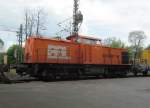 203 157-3 der BBL Logistik steht am 15. Mai 2013 mit einem Schleifzug im Anschlussgleis des Minerallwerkes in Kronach.