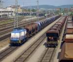 203 214-2 mit ihrem langen Schotterzug im Bahnhof Bamberg 07.07.2013