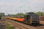 ALS/EBM Cargo 203 152 (ex rt&l) am 16.7.13 mit einem Res-Wagenzug in Dsseldorf-Rath.