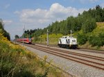 Die 203 915 und eine Doppeleinheit 423 als S Bahn nach Petershausen am 02.09.2016 unterwegs bei Unterweilbach.
