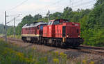 203 114 der WFL schleppte am 26.08.17 die WFL-Ludmilla 231 012 durch Burgkemnitz Richtung Wittenberg.
