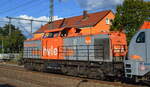 Havelländische Eisenbahn AG, Berlin-Spandau mit  V 160.10  [NVR-Nummer: 92 80 1203 142-5 D-HVLE] und der Eurodual Lok   159 009  [NVR-Nummer: 90 80 2159 009-0 D-HVLE] am 21.09.22 Durchfahrt