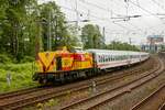 MEG 101 mit Schrottzug nach Opladen in Wuppertal, am 26.05.2023.