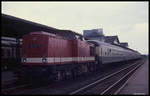 114482 bespannt hier am 21.11.1990 um 8.50 Uhr im Bahnhof Nordhausen den E 2054 nach Köln.