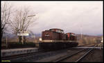 294790 und Schwester 204223 fahren hier am 21.3.1992 um 17.18 Uhr durch Bad Sachsa in Richtung Northeim.