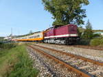 EBS 110 001-5 zieht am 12.09.2020 den DPE 30142 aus Weißenfels aus dem Karsdorfer Bbf in den Anschluss der Erfurter Bahnservice GmbH in Kardorf.