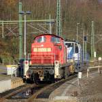294 758-8 von Railion und die V107 von der Rurtalbahn stehen auf dem Abstelgleis in Stolberg-Hbf(Rheinland).
Bei sonnigenwetter am Kalten 29.11.2014. 