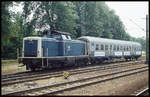 211208 mit einem als Werbeträger dienenenden Silberling am 8.7.1991 im Bahnhof Osterburken.