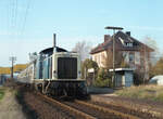 DB 211 102-9 mit E-3815 von Kleve nach Duisburg Hbf in Appeldorn am 11.11.1986.