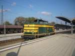 211 074 der Erfurter Gleisbau durchfhrt den Lichtenfelser  Bahnhof.