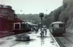 Anno 1983 war das noch Alltag. Noch, denn die Strecke von Weil der Stadt nach Calw, die sog. kleine Schwarzwaldbahn, harrt noch heute der Reaktivierung fr den PNV! Damals konnten wir im Rahmen einer Tramper-Ticket-Tour mit dem Schienenbus noch die Tunnels und die Kehrschleife um den Berg befahren. In Calw entstand trotz Regen dieses Foto. Was bin ich froh drum! Aus meiner Sammlung....